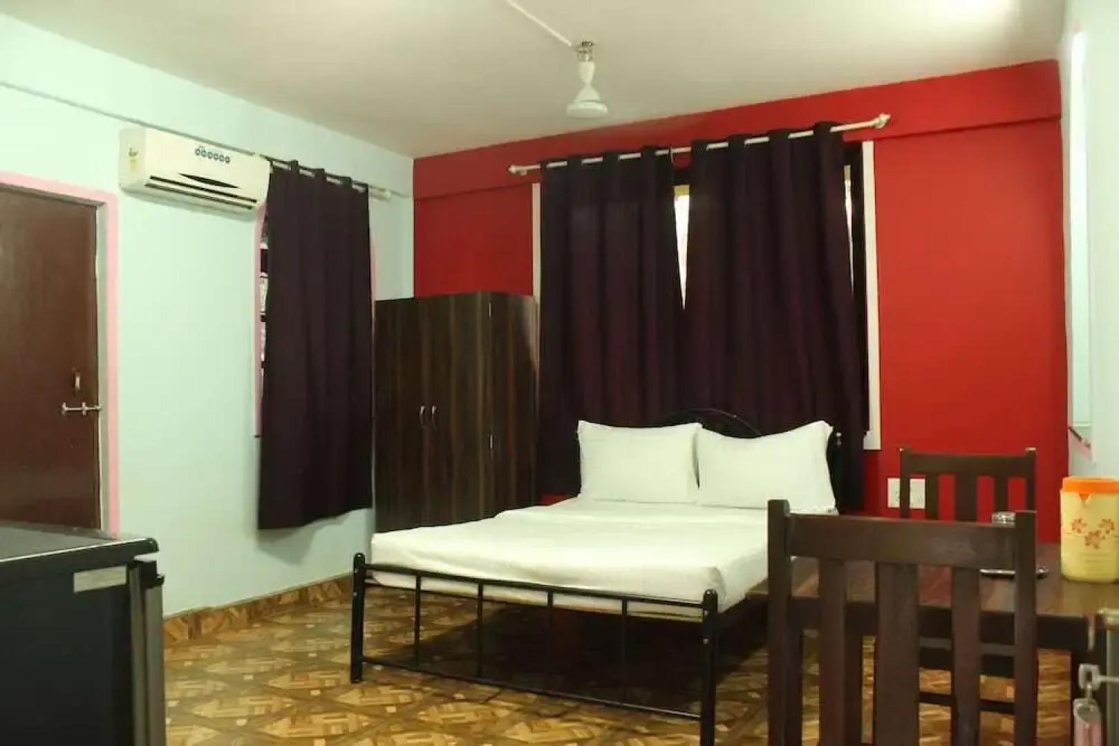 Smiley Holiday Homes