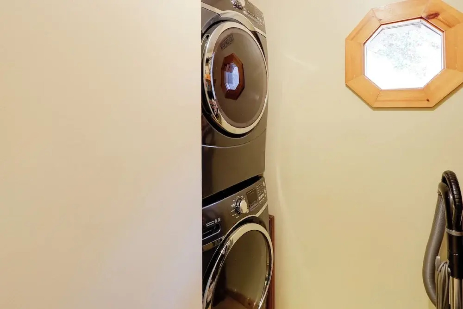 'creek Bend Escape' w/ Hot Tub + River Views!