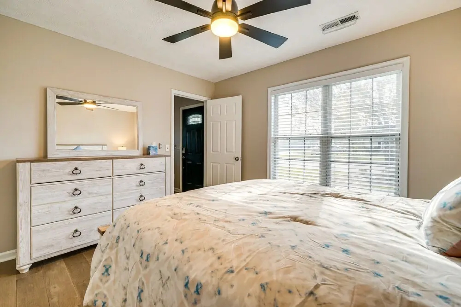 Wilmington Home ~ 7 Mi to Wrightsville Beach!