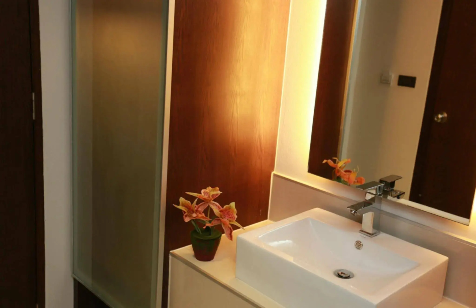 Collection O The Bangkok Airport Link Suite