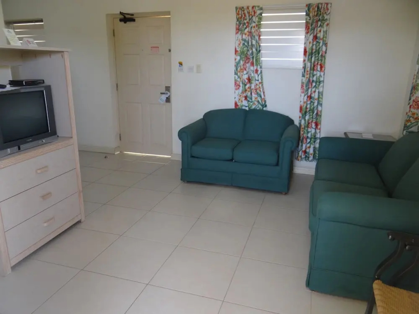 Tropical Winds Apartment Hotel