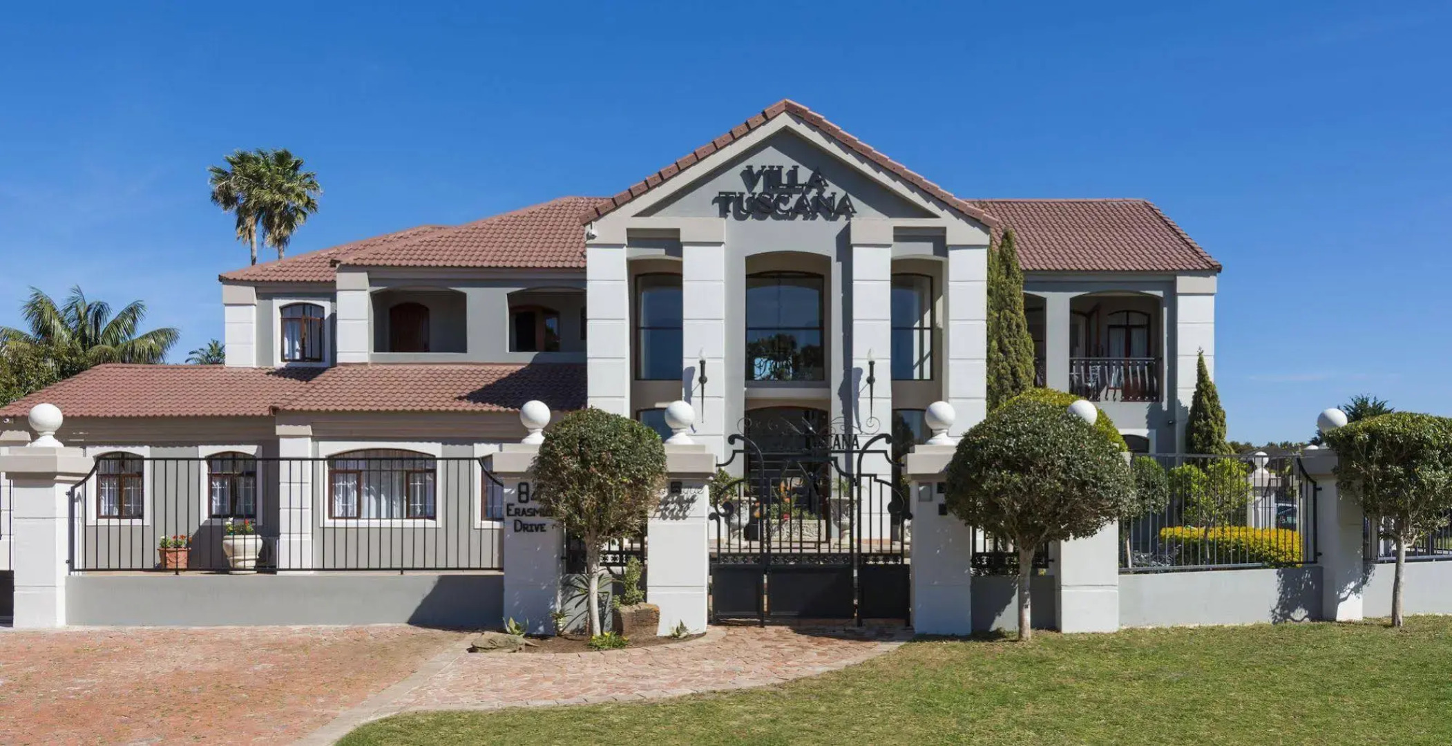 Villa Tuscana By Mantis