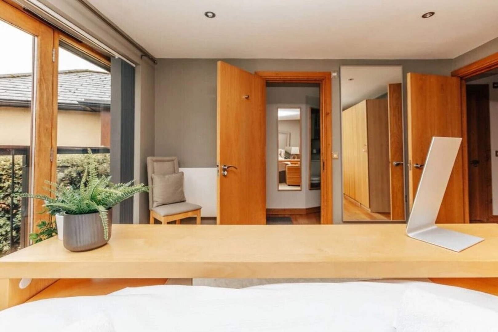 The Herringbone - 3 Bed With Parking Pet Friendly