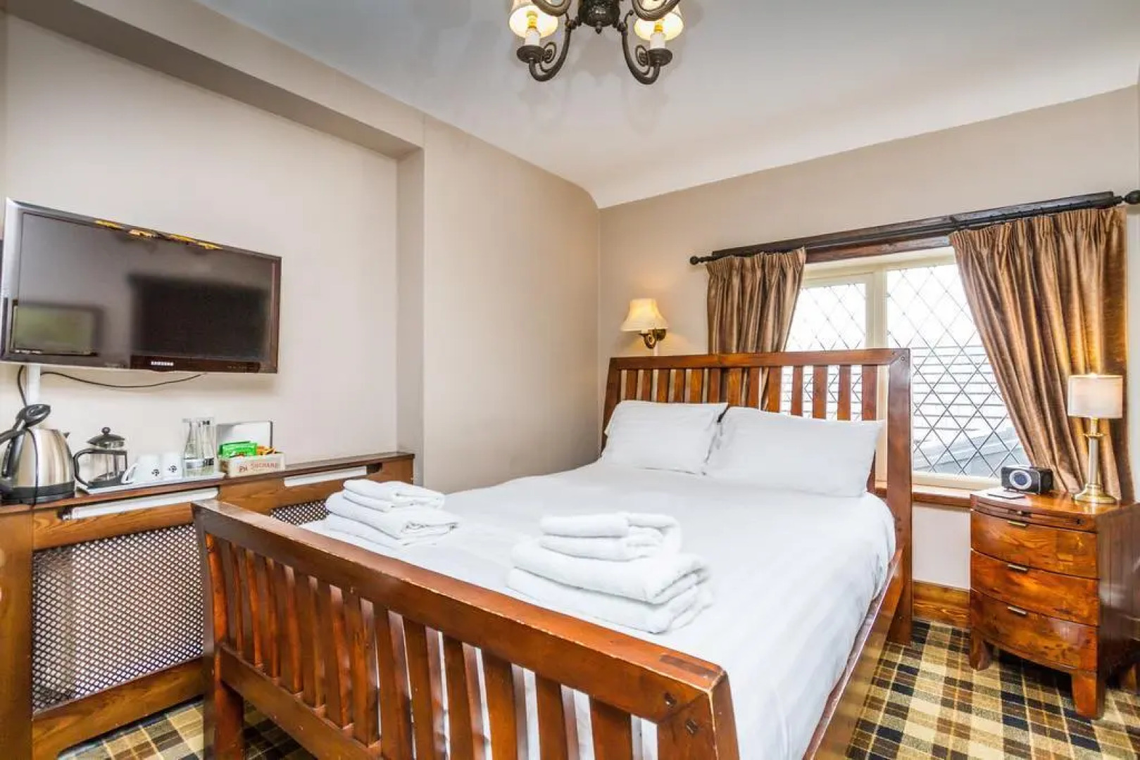 Mayflower bar, eatery & Boutique Inn