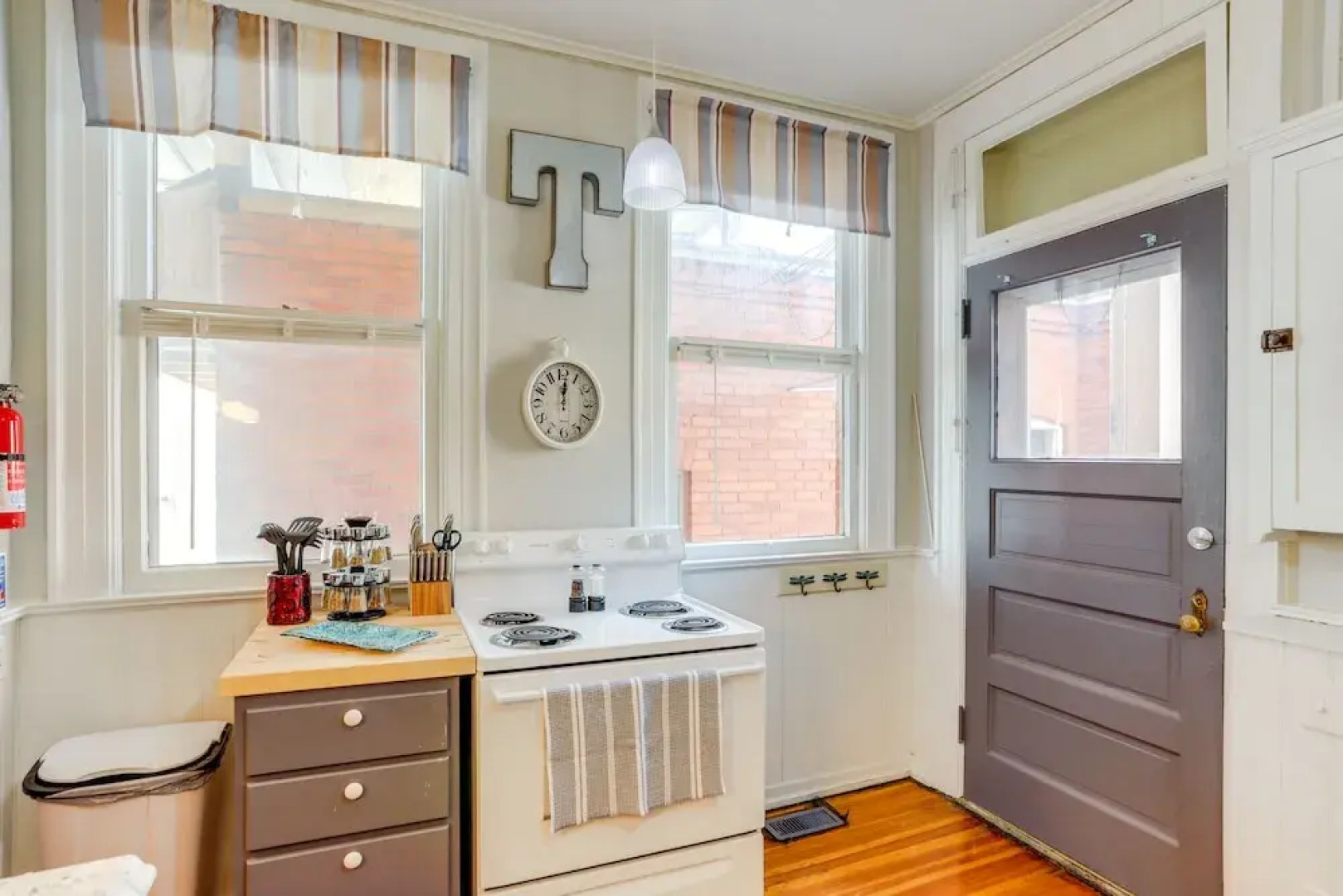 Historic Tiffin Home ~ Half Mi to University!