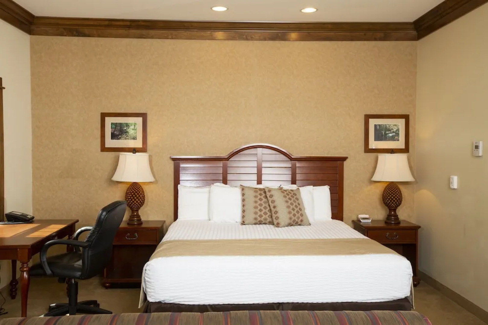 The Rockwell Lake Lodge, A Cobblestone Hotel