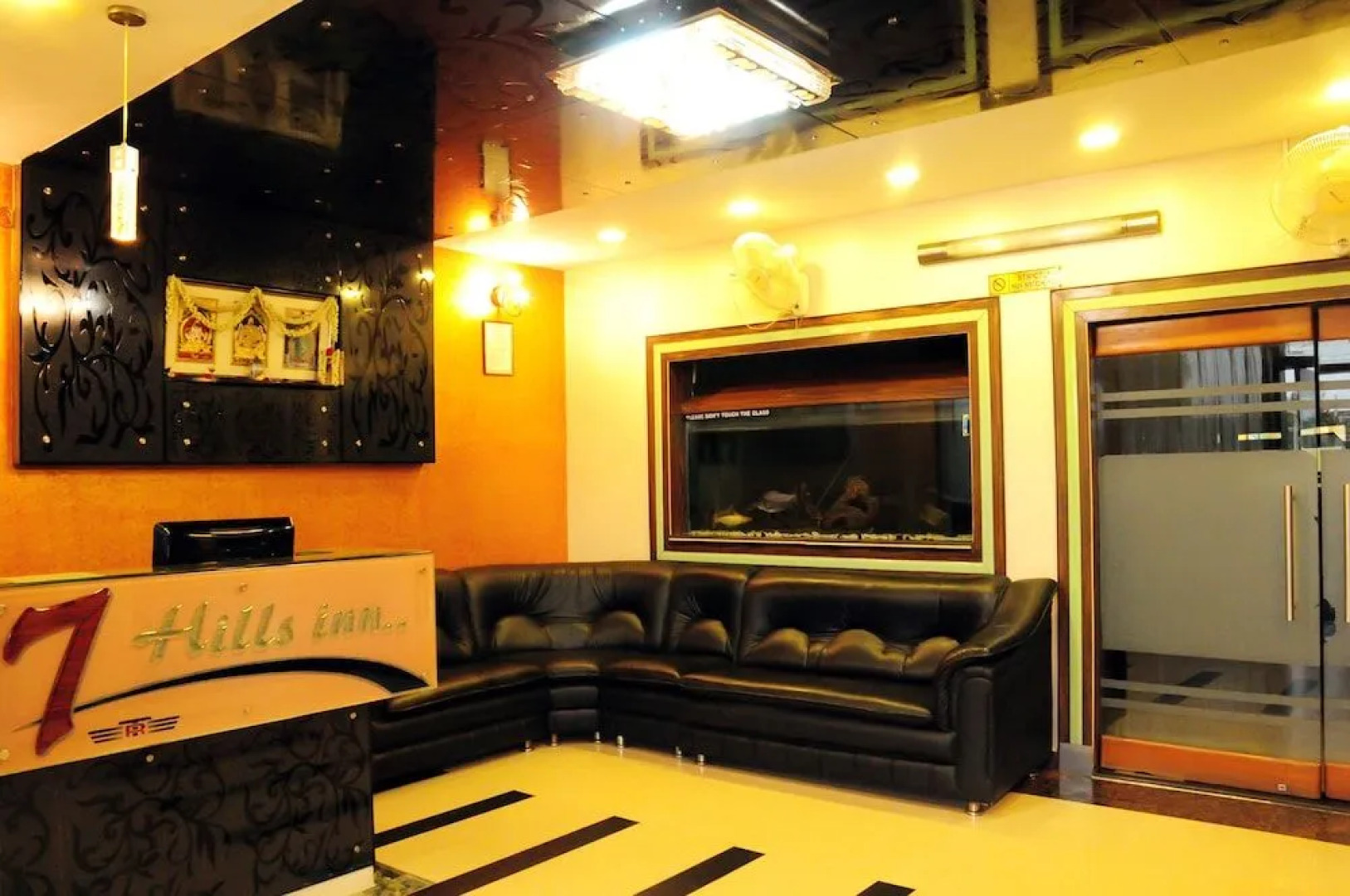 OYO 615 Hotel 7 Hills Inn