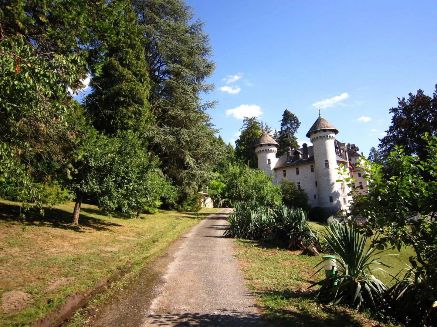 Charming Castle in Serrieres-en-chautagn With Pool