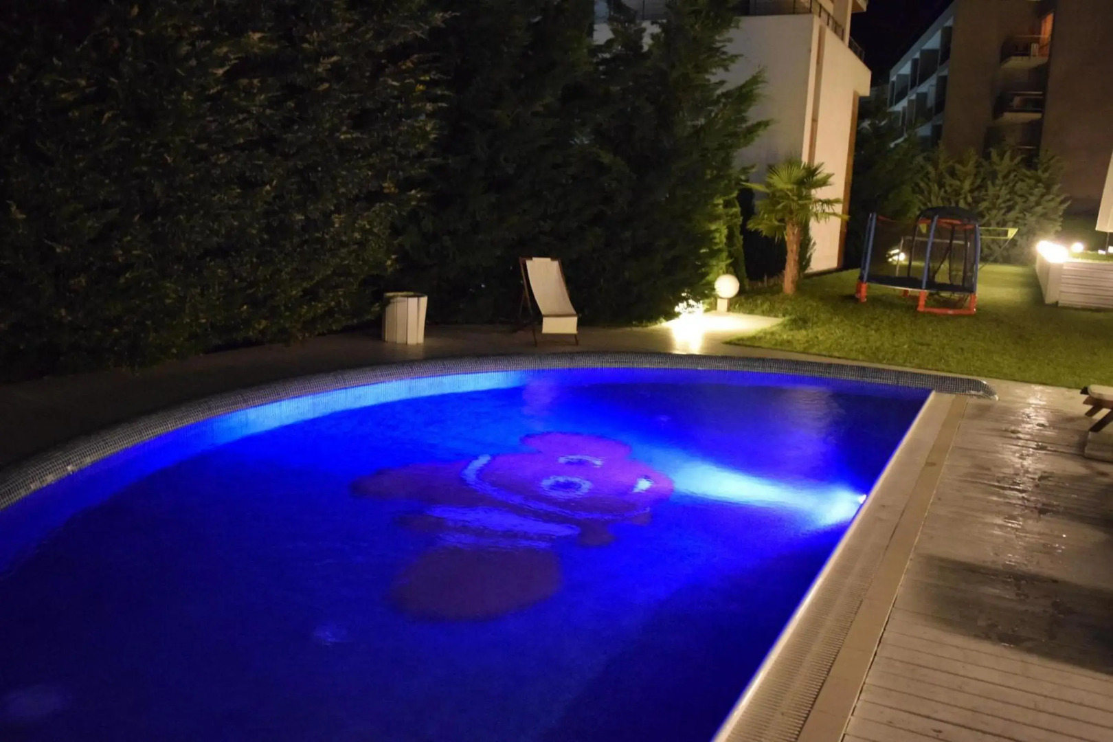 White Sails Apartments