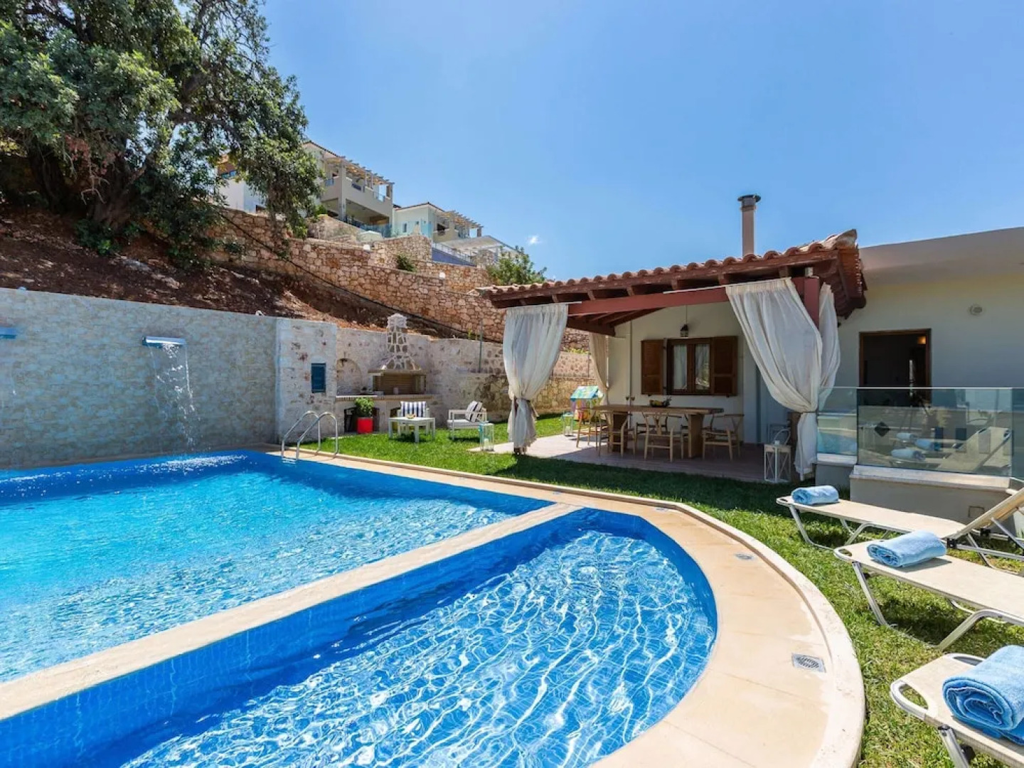 Villa in Crete With Private Pool & Beaches Nearby