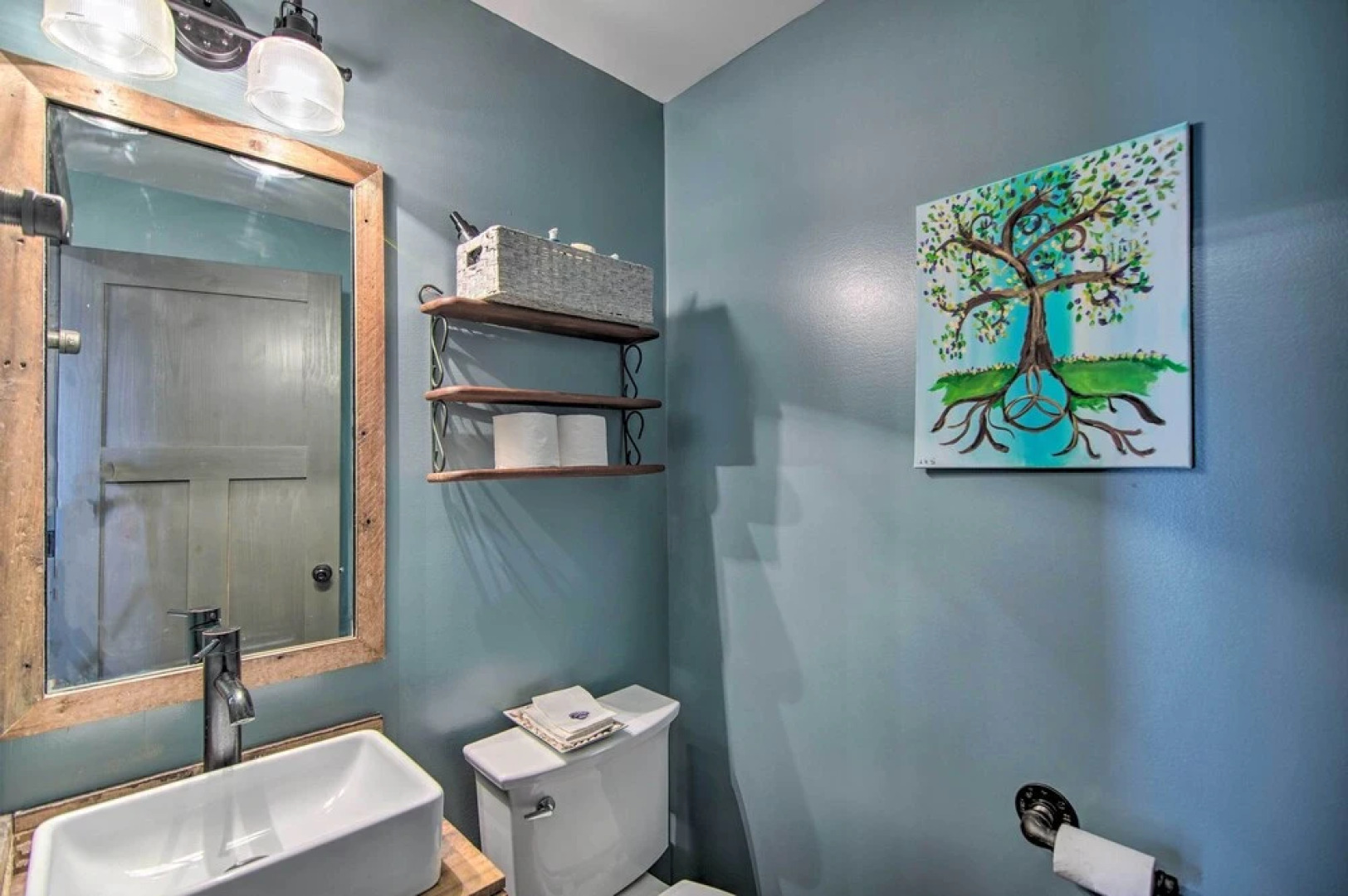 Charming Retreat - Walk to Lake Koshkonong!