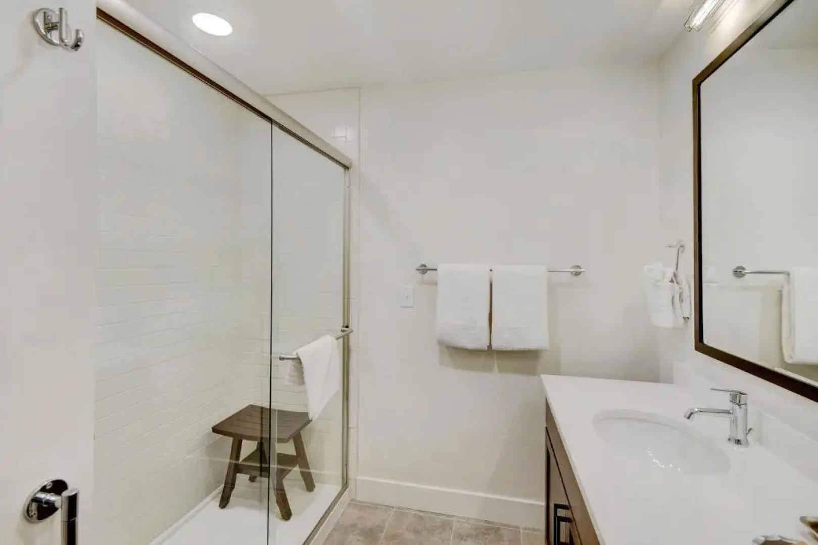 New Luxury Loft #107 Near Resort Huge Hot Tub & Views - FREE Activities & Equipment Rentals Daily