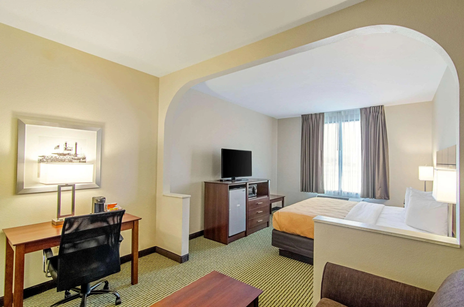 Quality Inn & Suites Near Tanger Outlet Mall