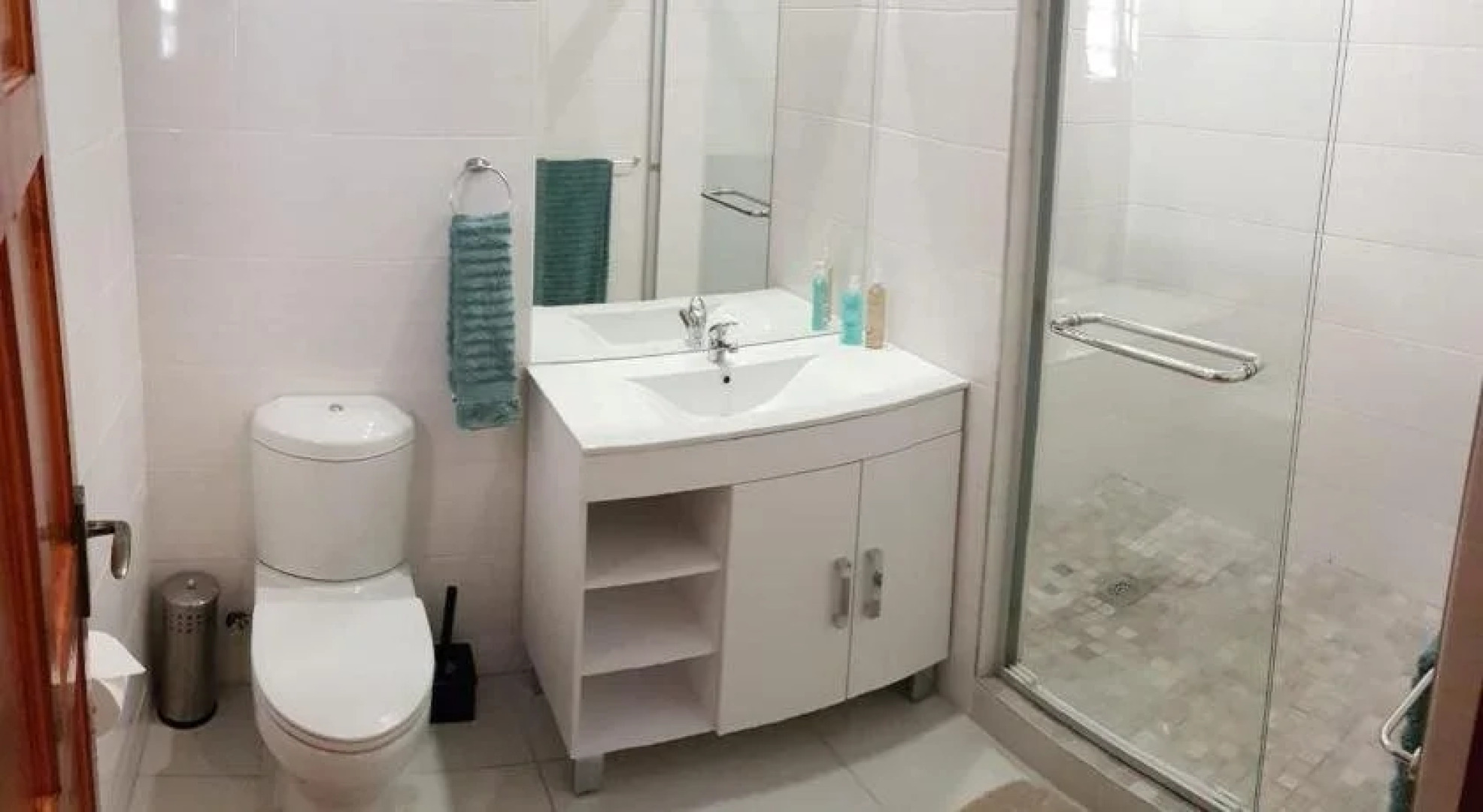 Six Valk Avenue Guest House