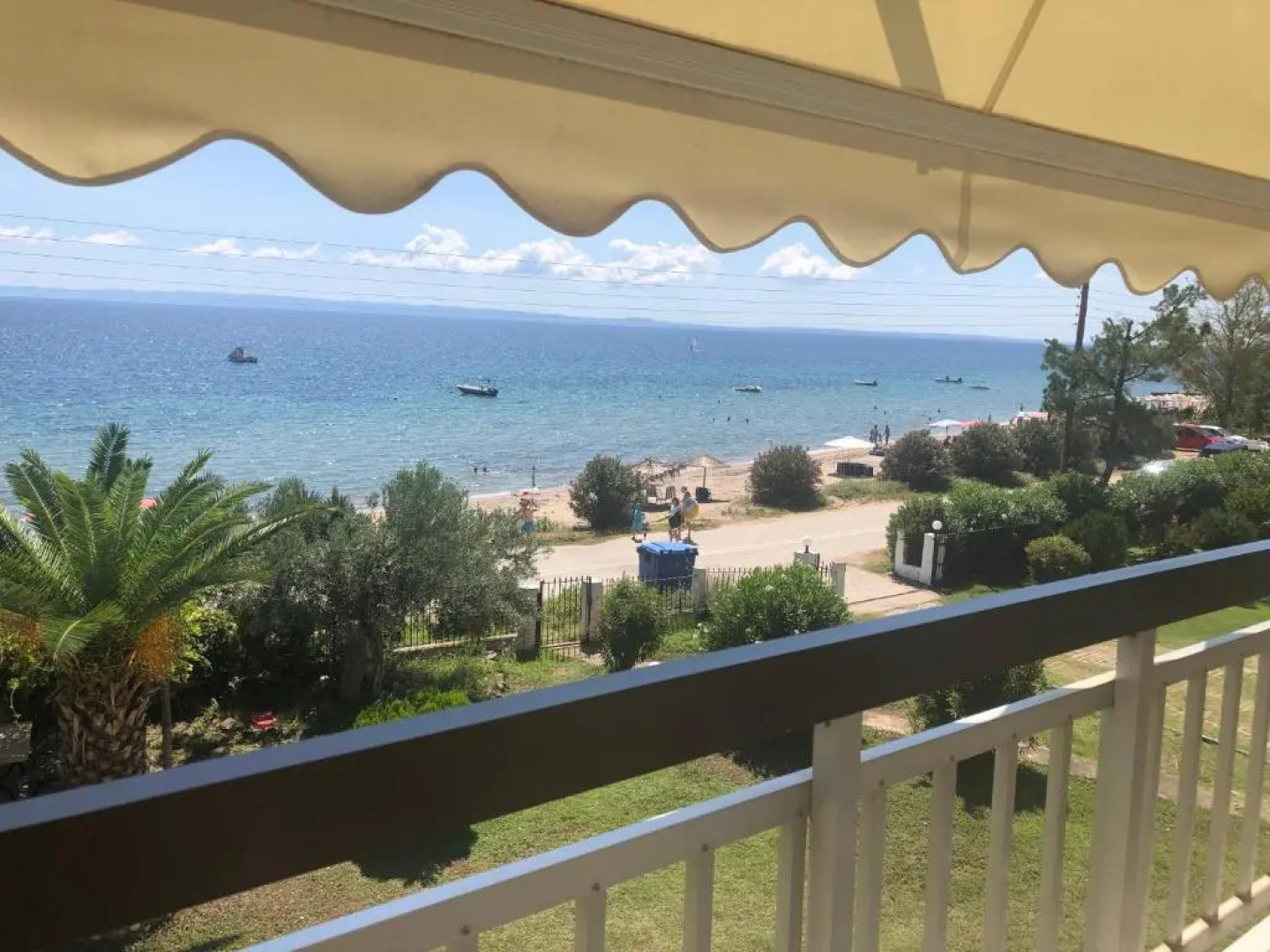 DISTRiCT 01 Beachfront appartment