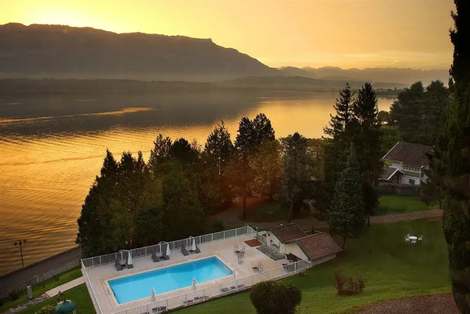 Hotel Ombremont-Restaurant Le Bateau Ivre