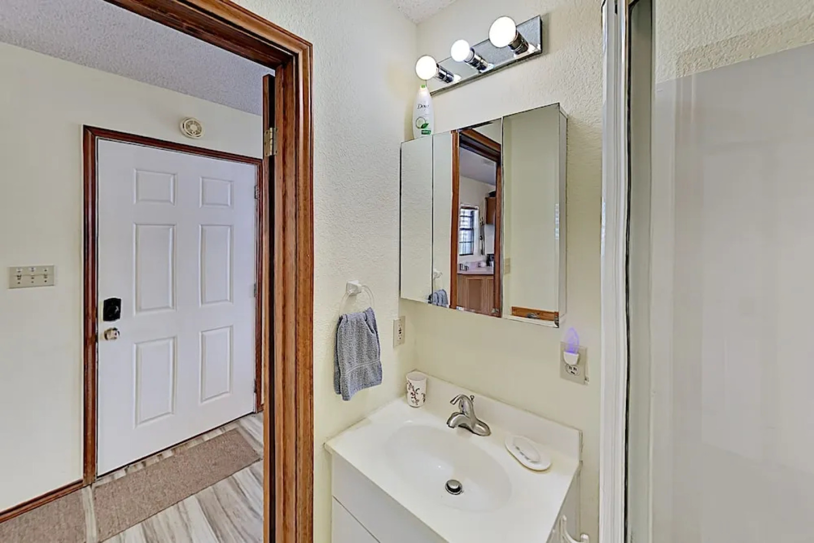 Bayside Getaway: Pools, Tennis, Golf, Private Dock 1 Bedroom Home