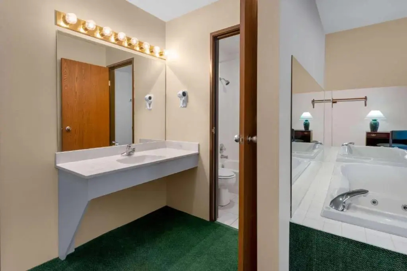 Super 8 Motel - Reedsburg