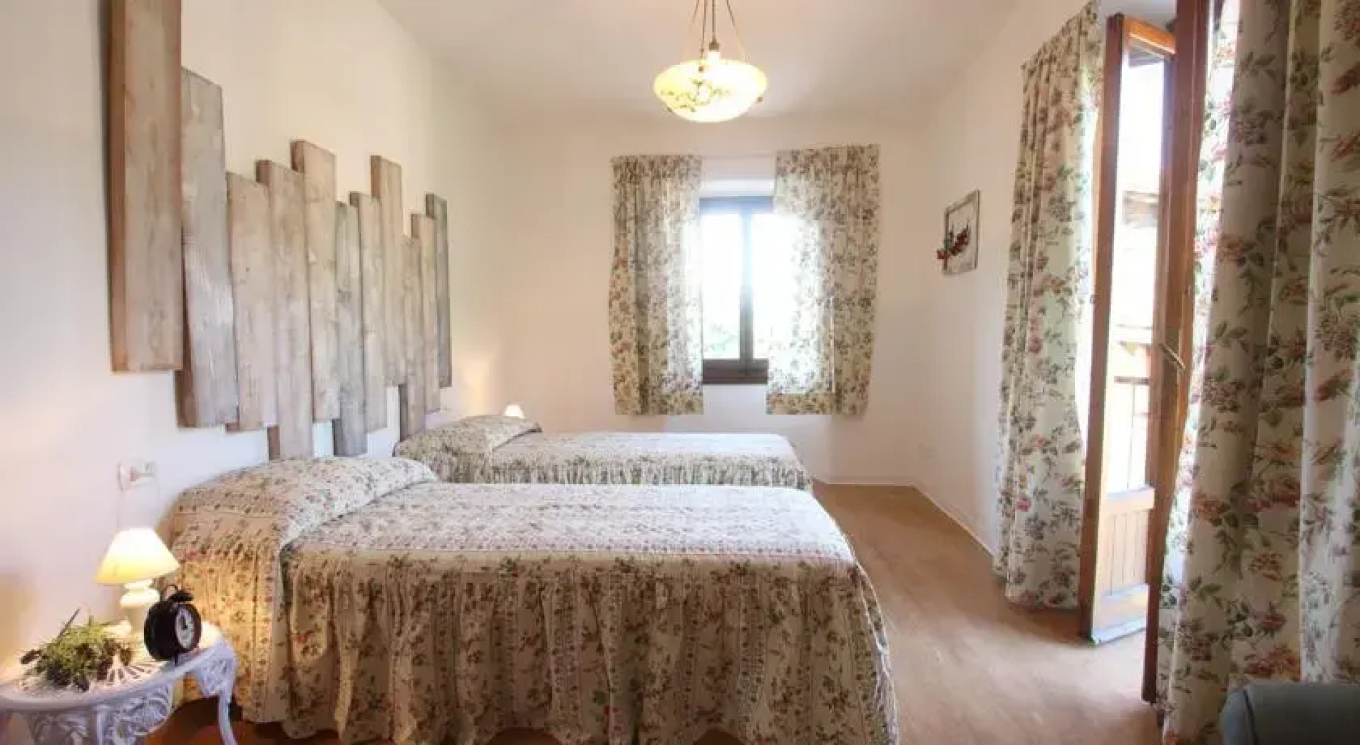 Graziosa Villetta In Pietra In Antico Paesino Toscano