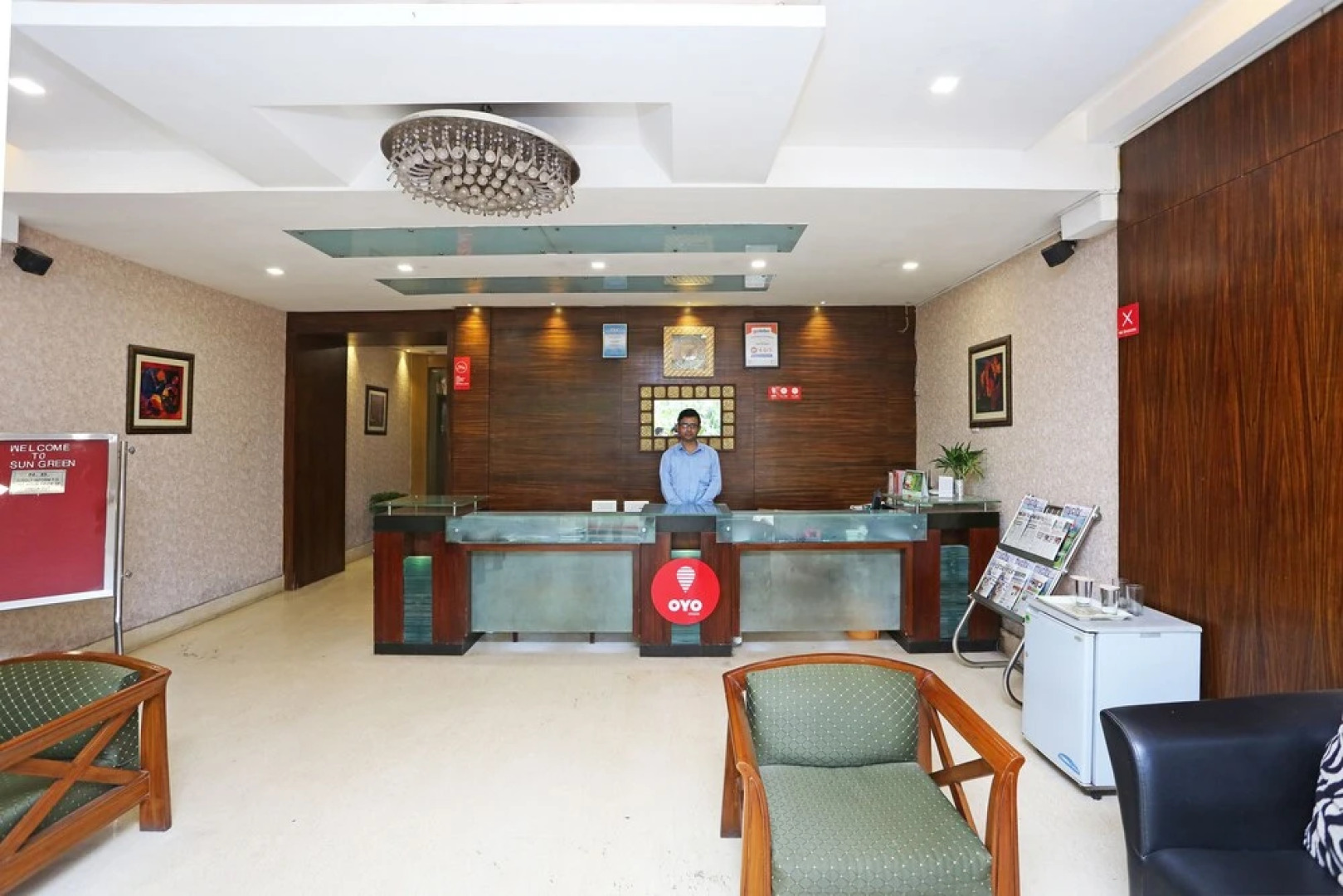 OYO Flagship 172 Forum Mall