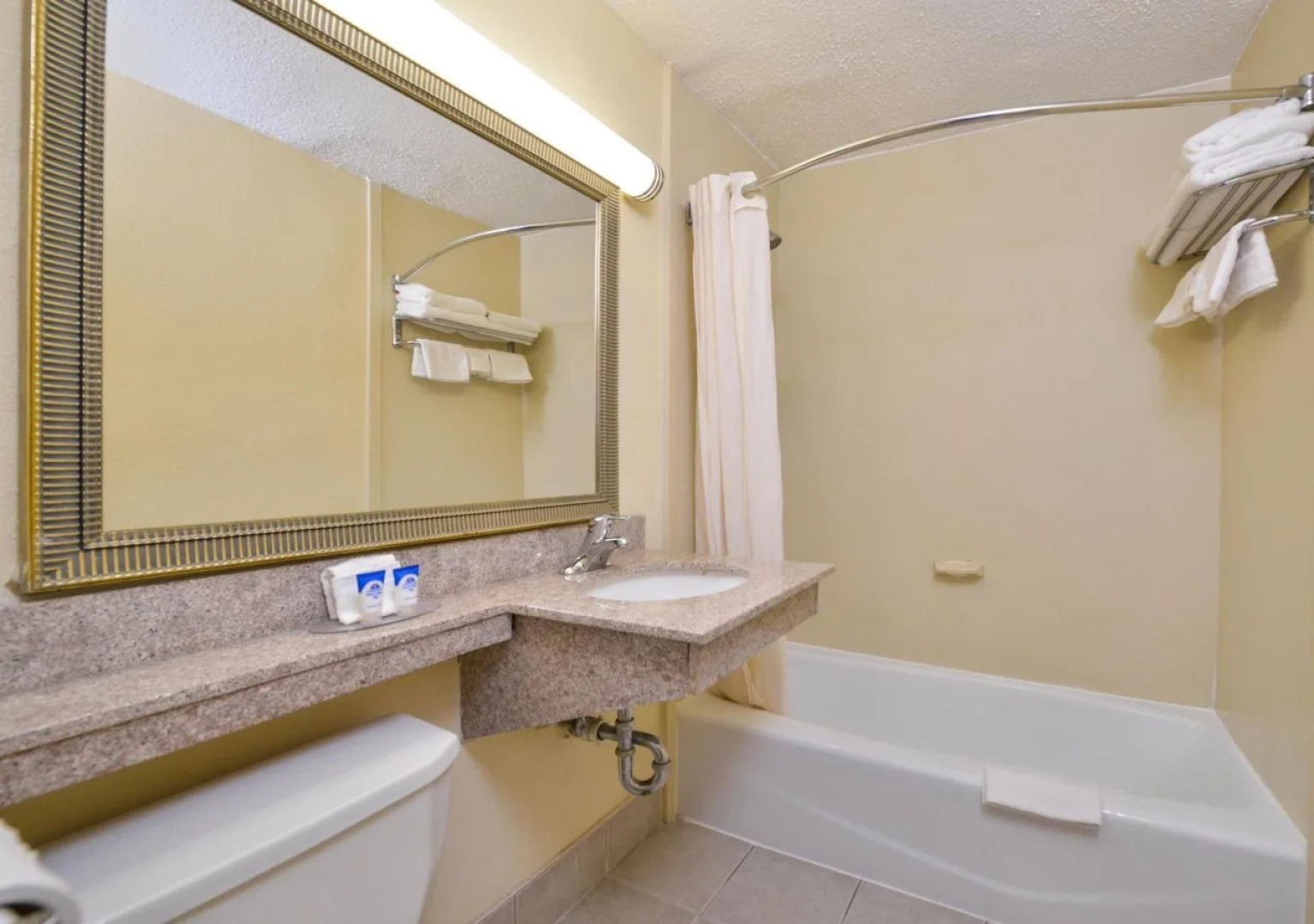 Red Carpet Inn - Newark Airport