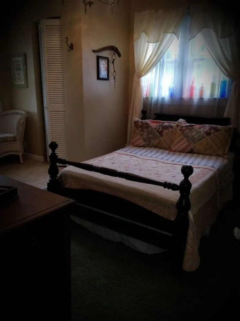 Hatfield McCoy House Inn