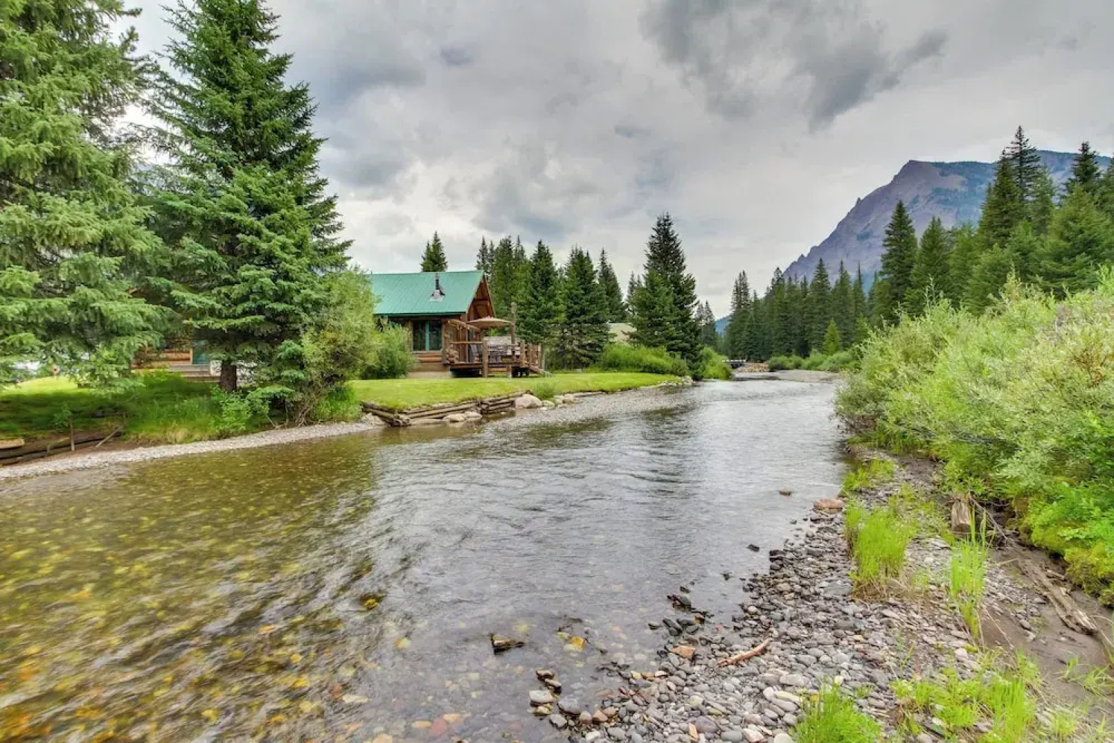 Scenic Montana Cabin Rental ~ 1 Mi to Yellowstone!