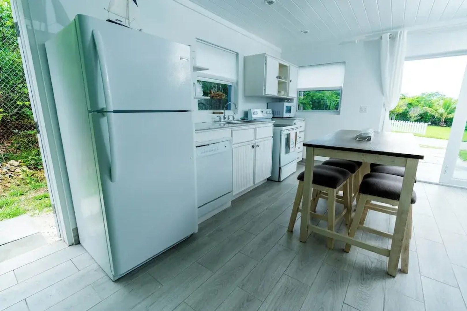 Caribbean Haven: Secluded Retreat With Stunning Ocean Views