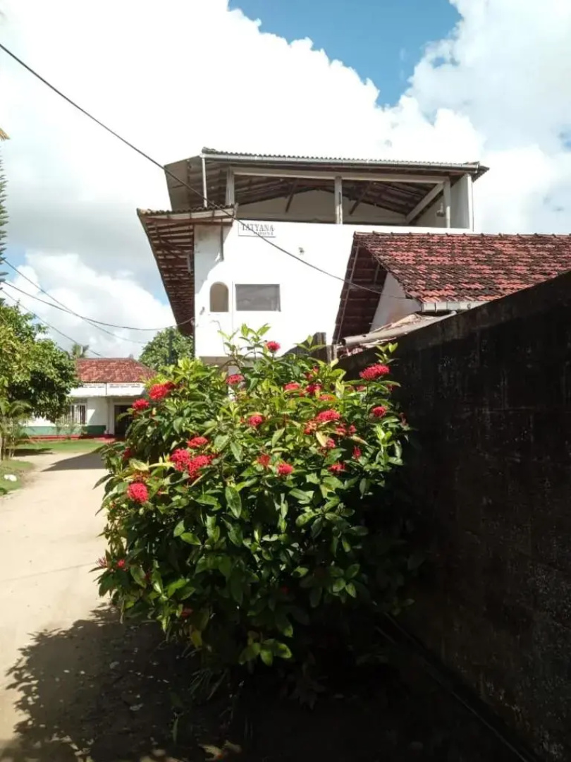 Relax Holiday Home & Tatyana House, Midigama