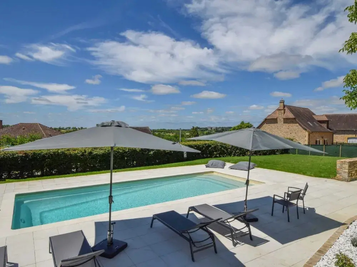 Hilltop Cottage With Pool