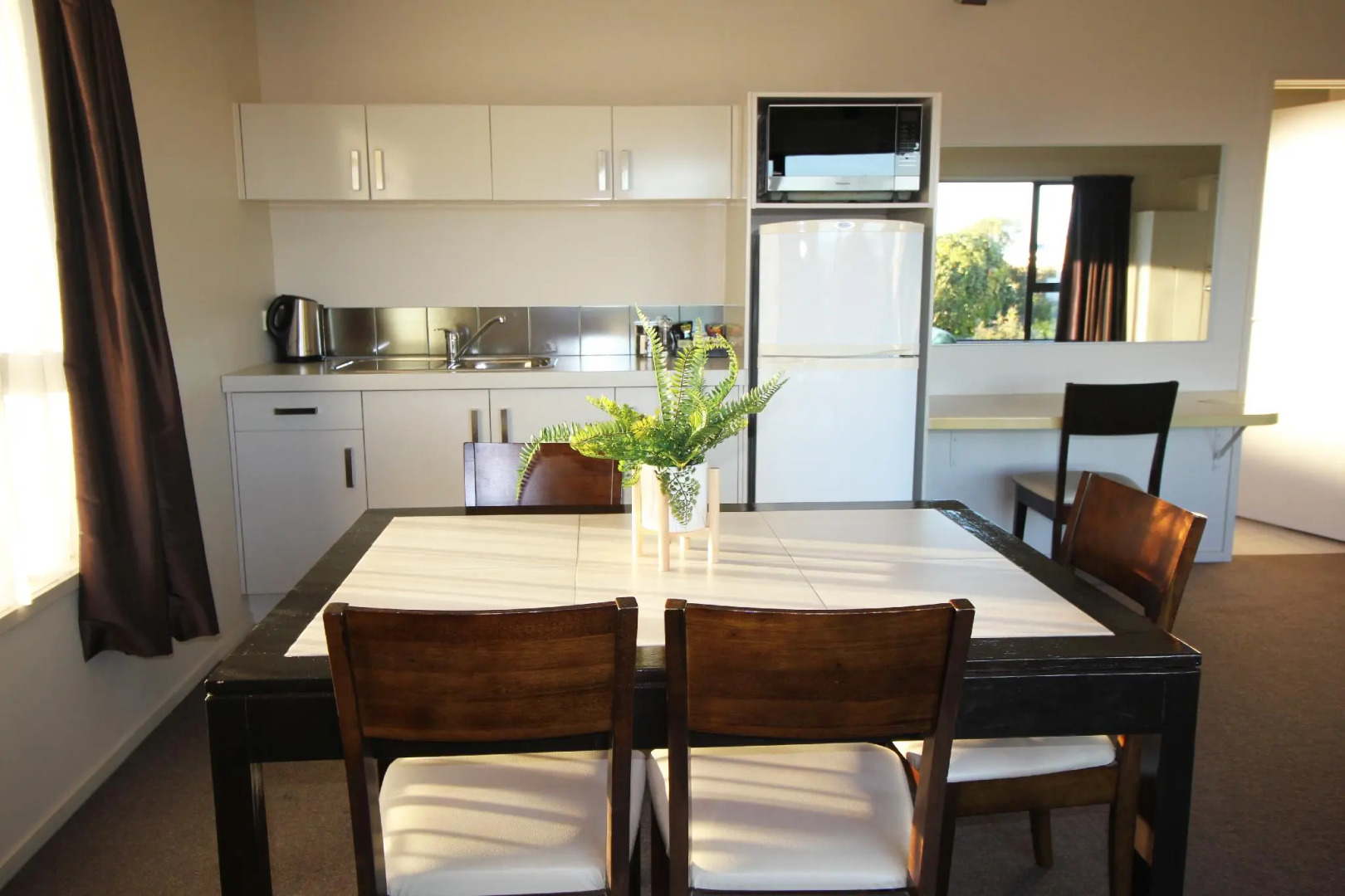 Alpine Lake Motor Lodge