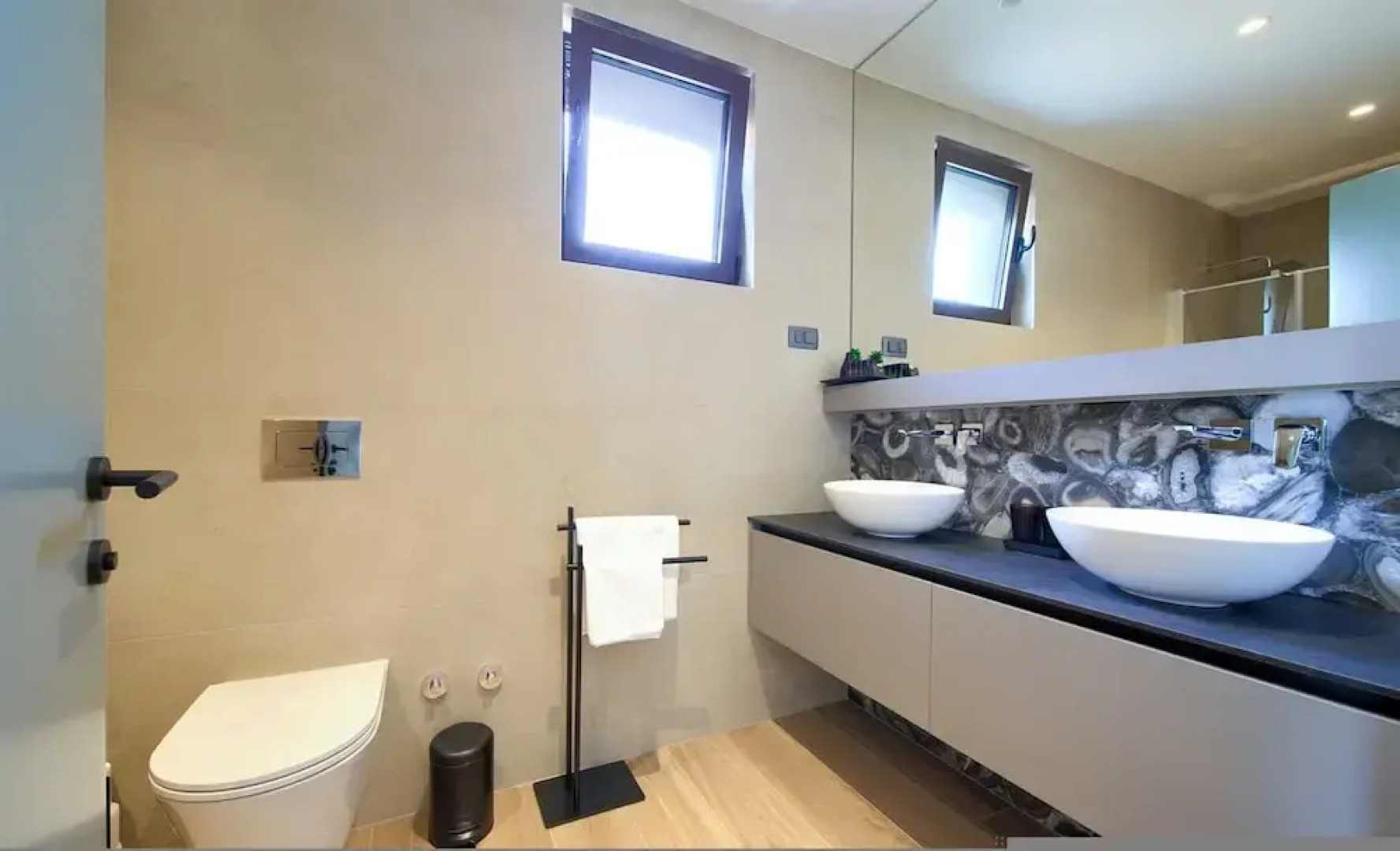 Villa Lord With Heated Pool Jacuzzi and Sauna