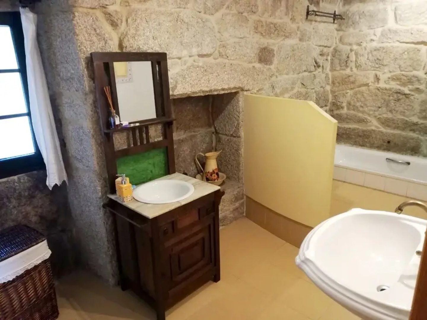 House With 4 Bedrooms in Sotomayor, With Wonderful Mountain View, Enclosed Garden and Wifi - 6 km From the Beach