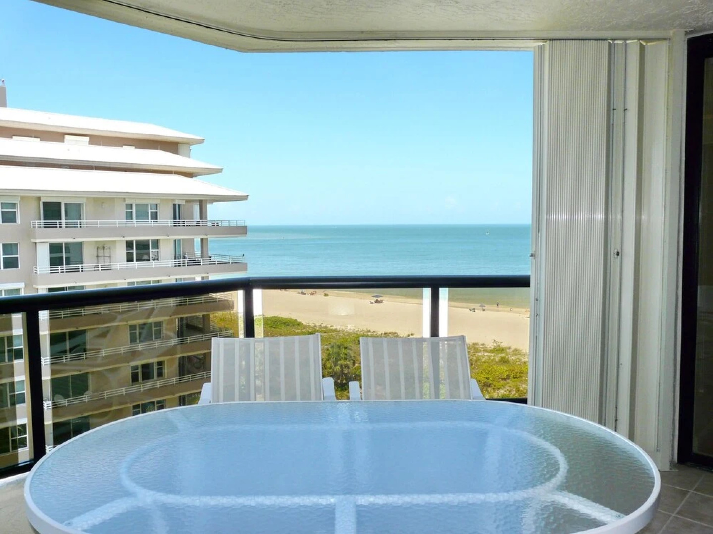 Cozy Beachfront Getaway With Pool and spa