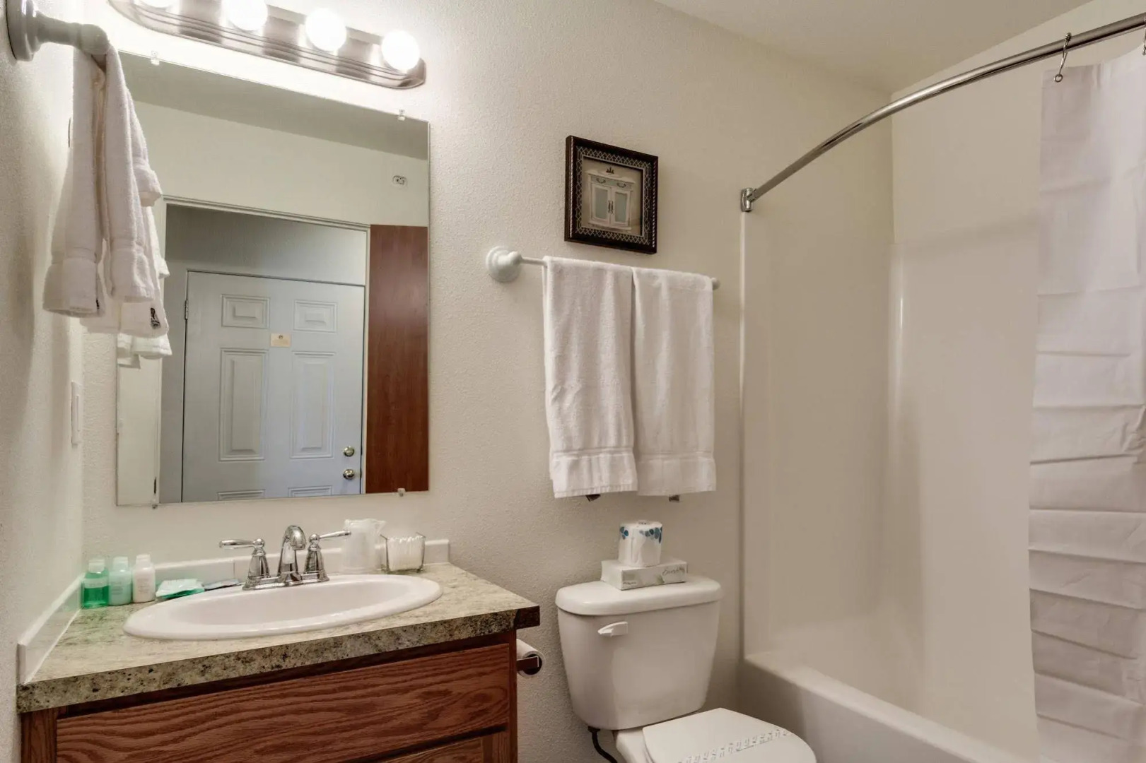 Maple Leaf Manor Suites