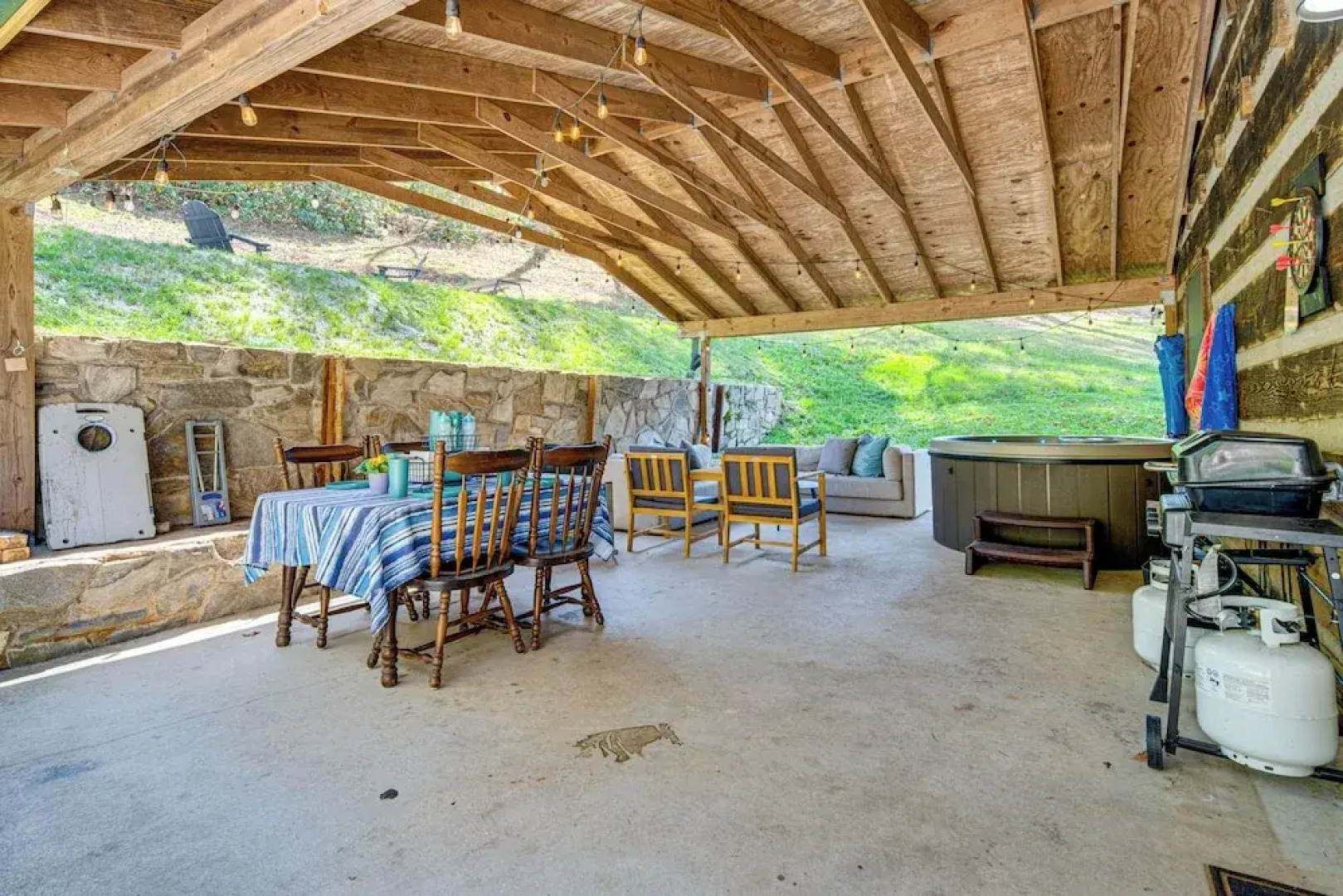 Hot Tub, Fire Pit & Creek Access: Whittier Cabin!