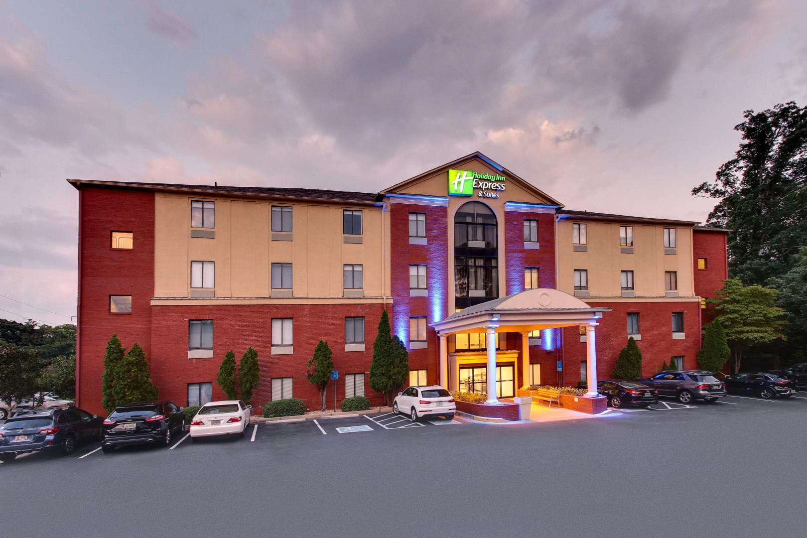 Holiday Inn Express & Suites Atlanta - Emory University Area