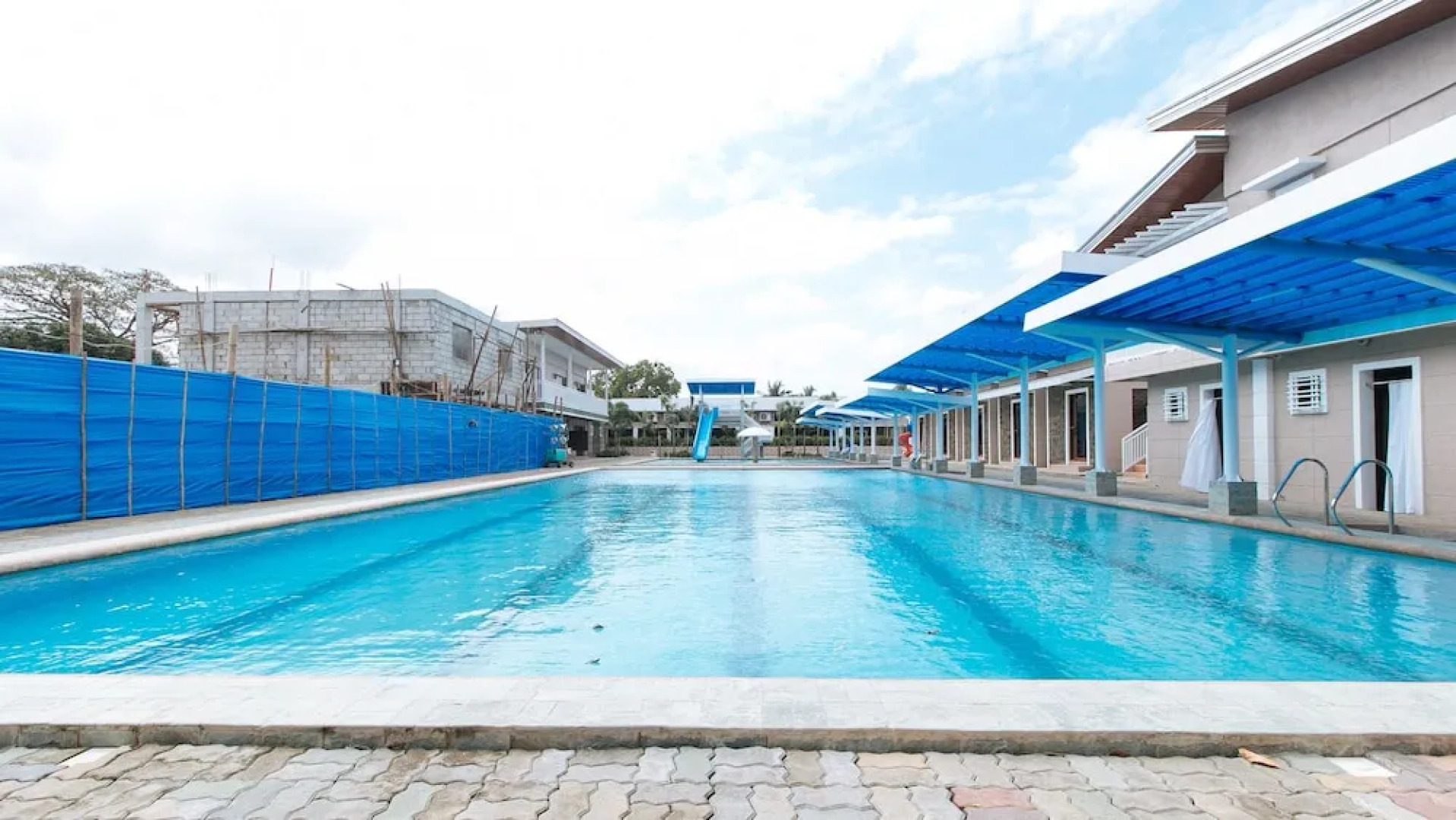 RedDoorz Premium @ Trece Indang Road