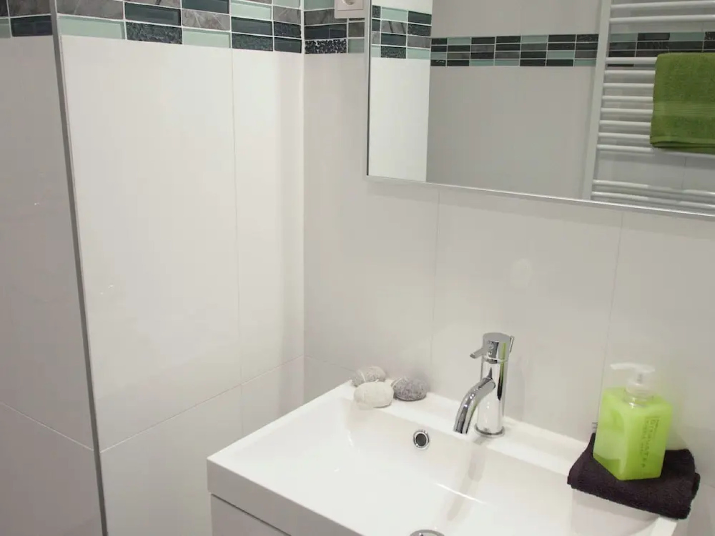 Light Bungalow With Dishwasher, Near Maastricht