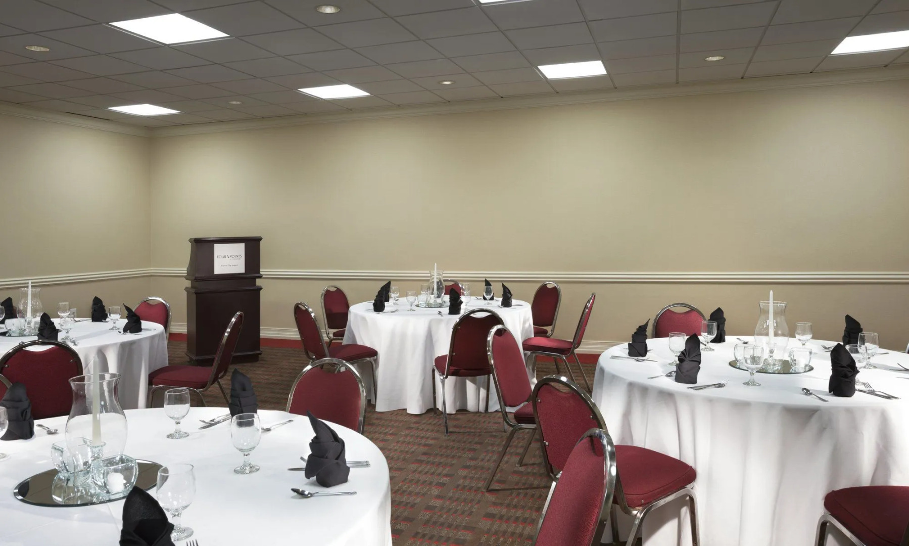 Four Points by Sheraton Kansas City Airport