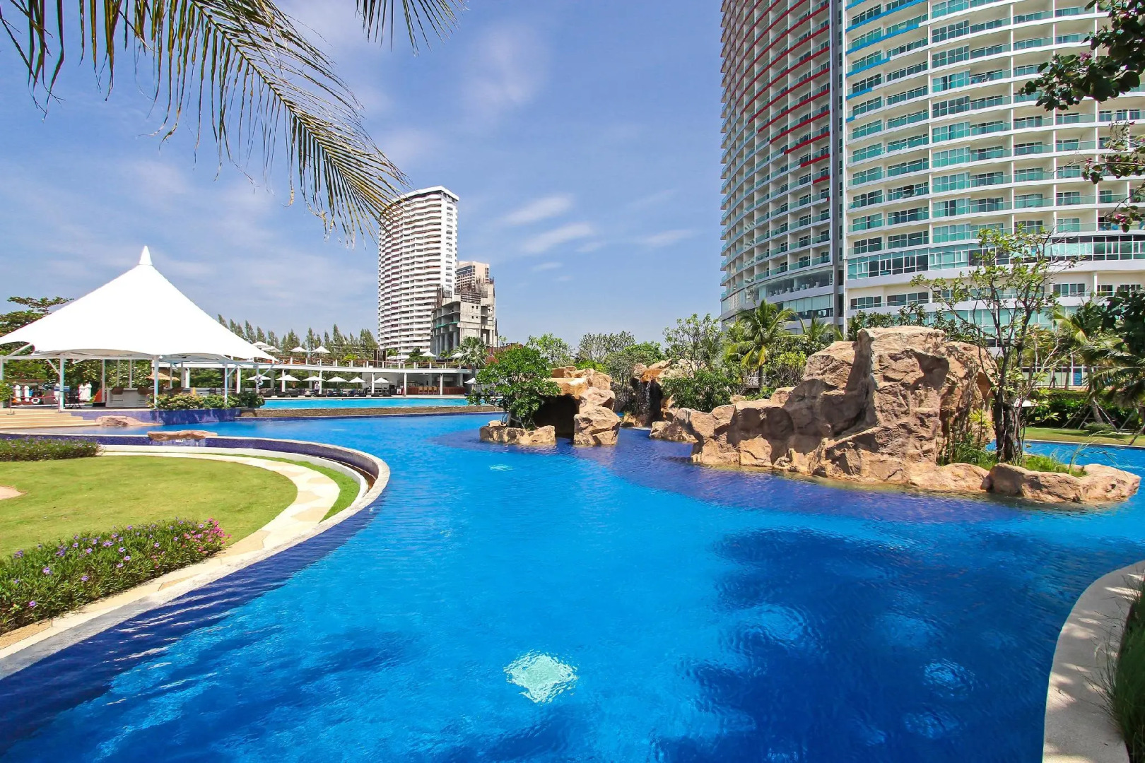 White Sand Beach Residences Pattaya