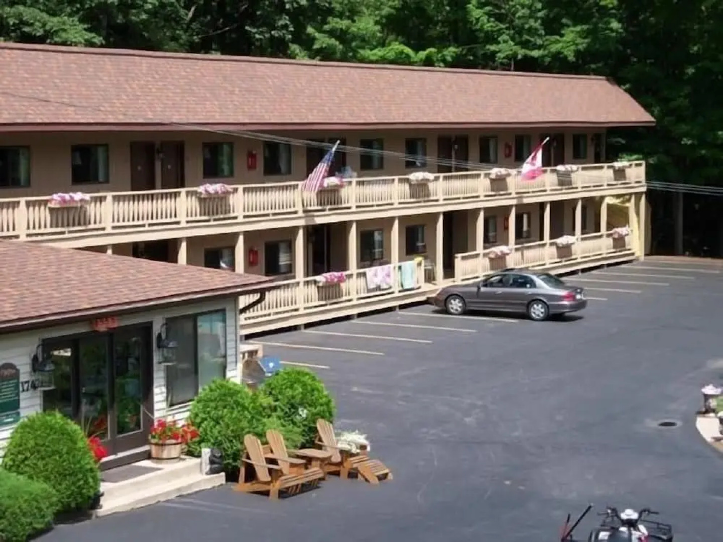 Tall Pines Motel