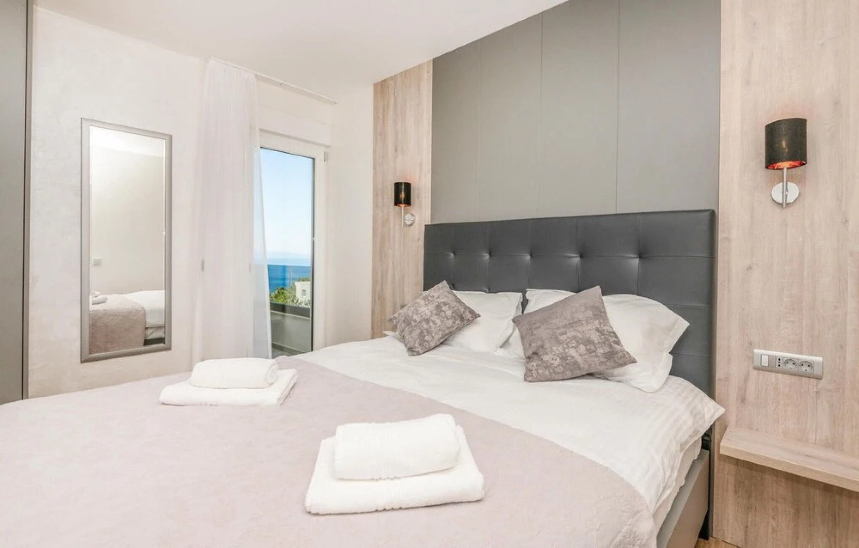 Amazing Home in Makarska with Outdoor Swimming Pool, Hot Tub & WiFi