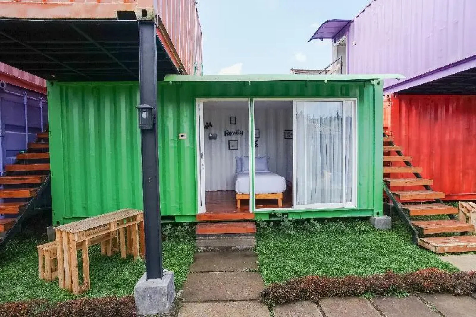 Container Smart Stay (CSS)