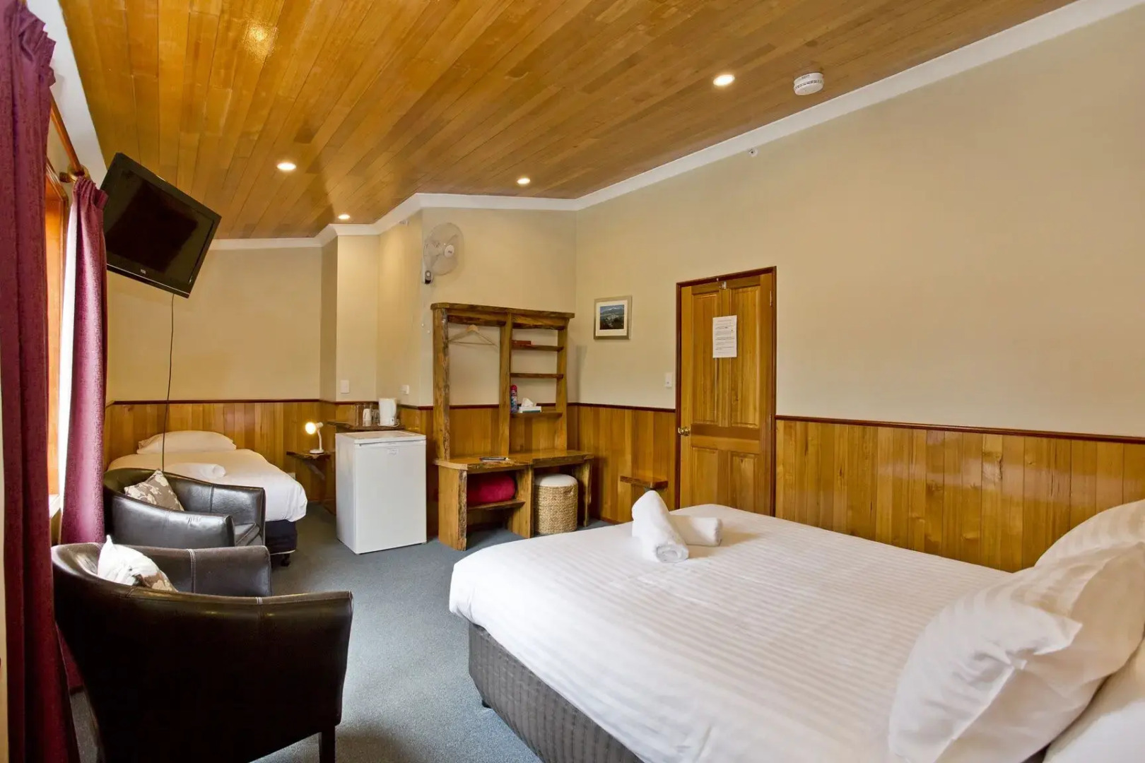 Tullah Lakeside Lodge