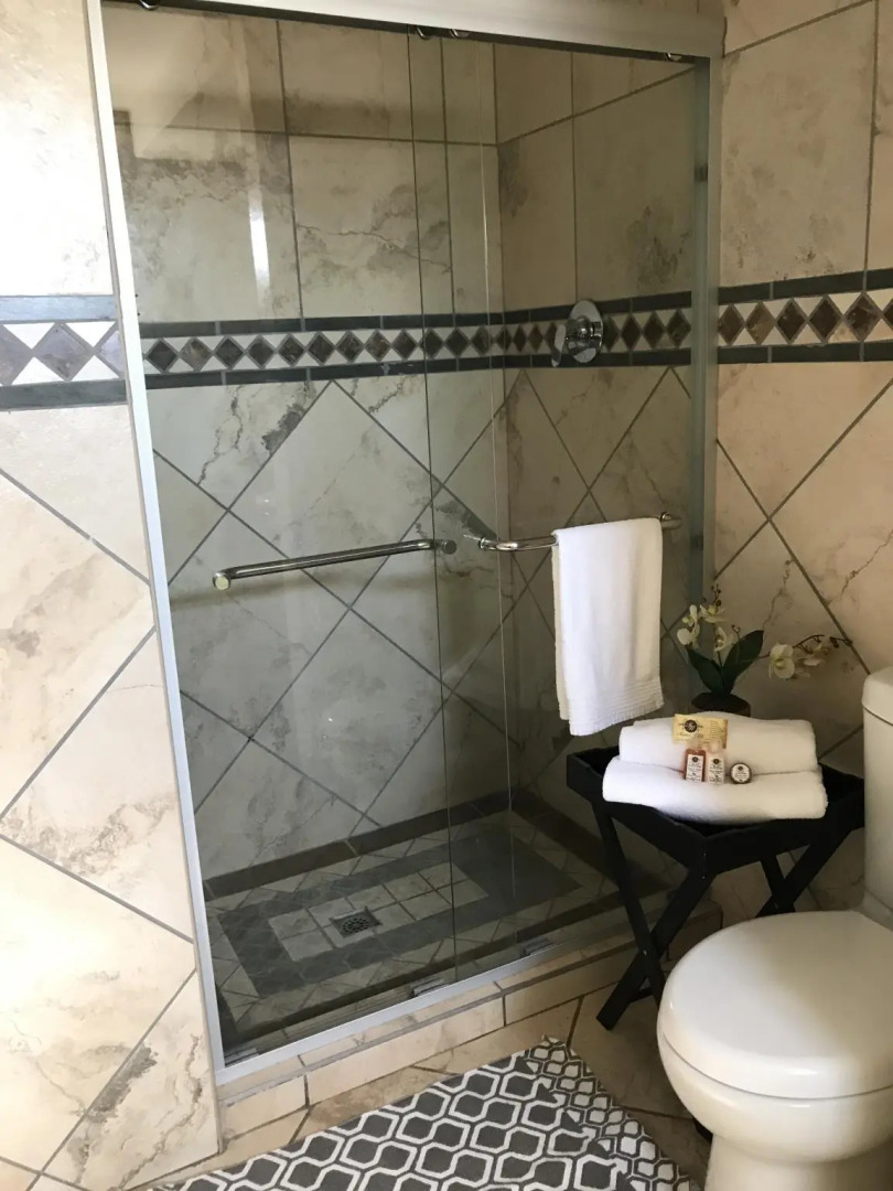 Manor Hills Guest Lodge