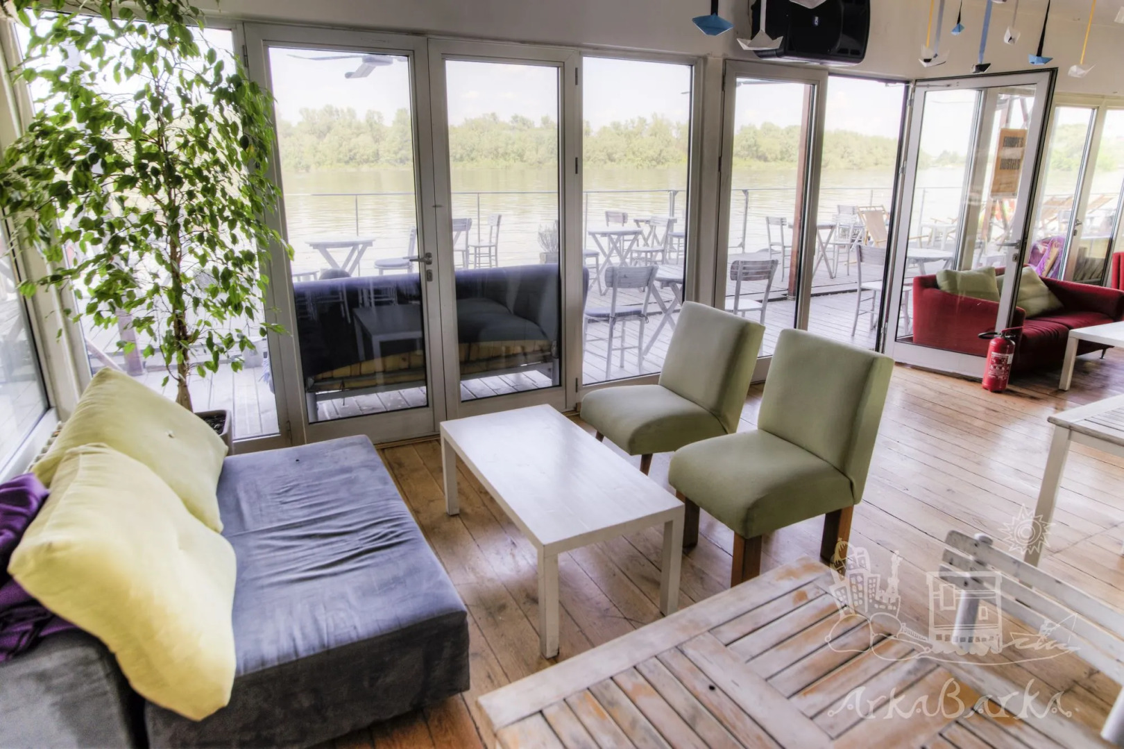 ArkaBarka Floating Hostel and Apartments