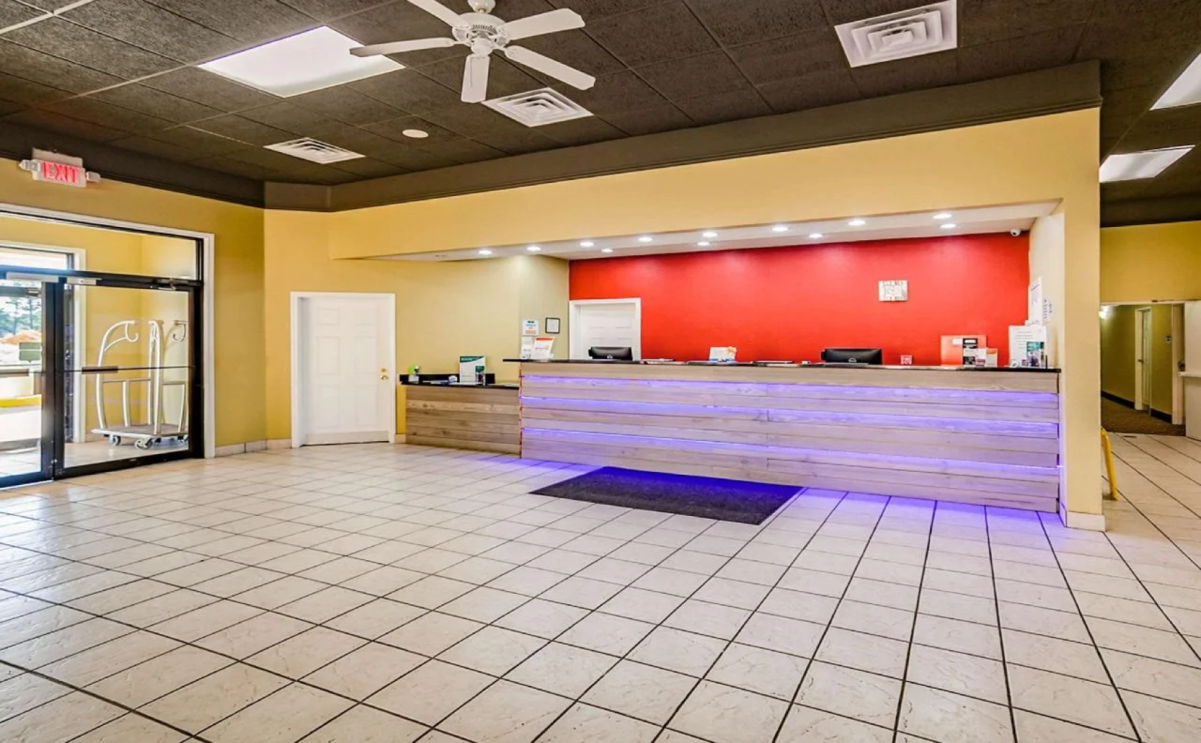 Clarion Pointe Marshall