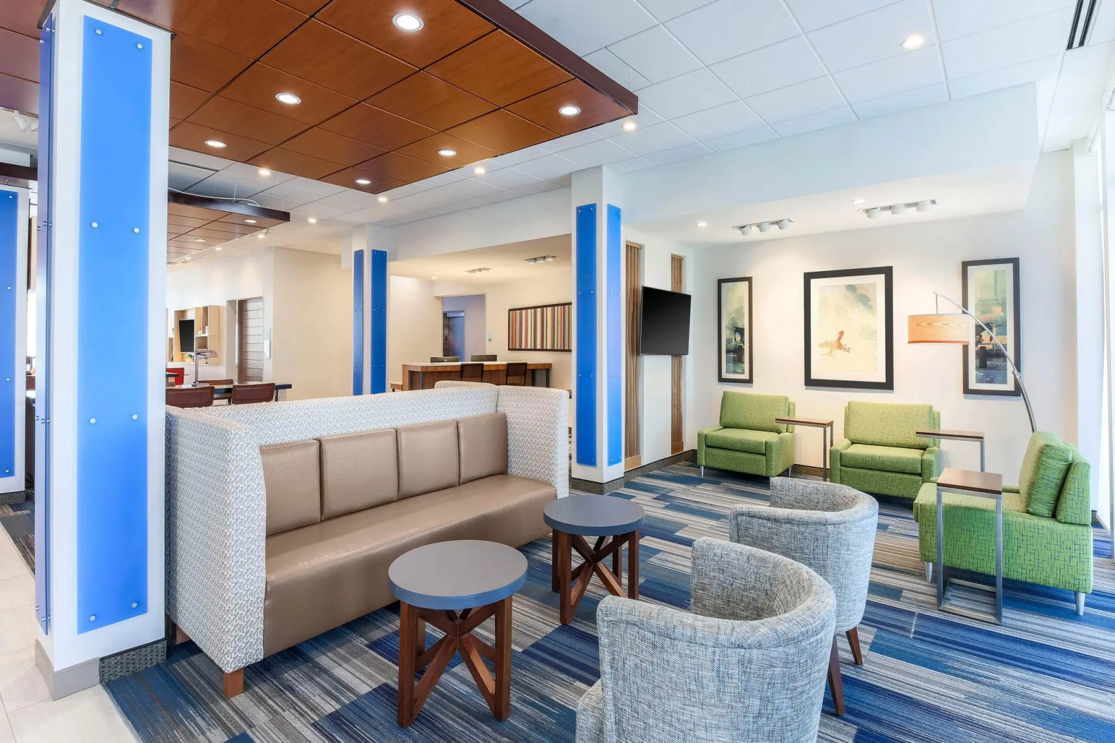 Holiday Inn Express & Suites Chicago O'Hare Airport by IHG