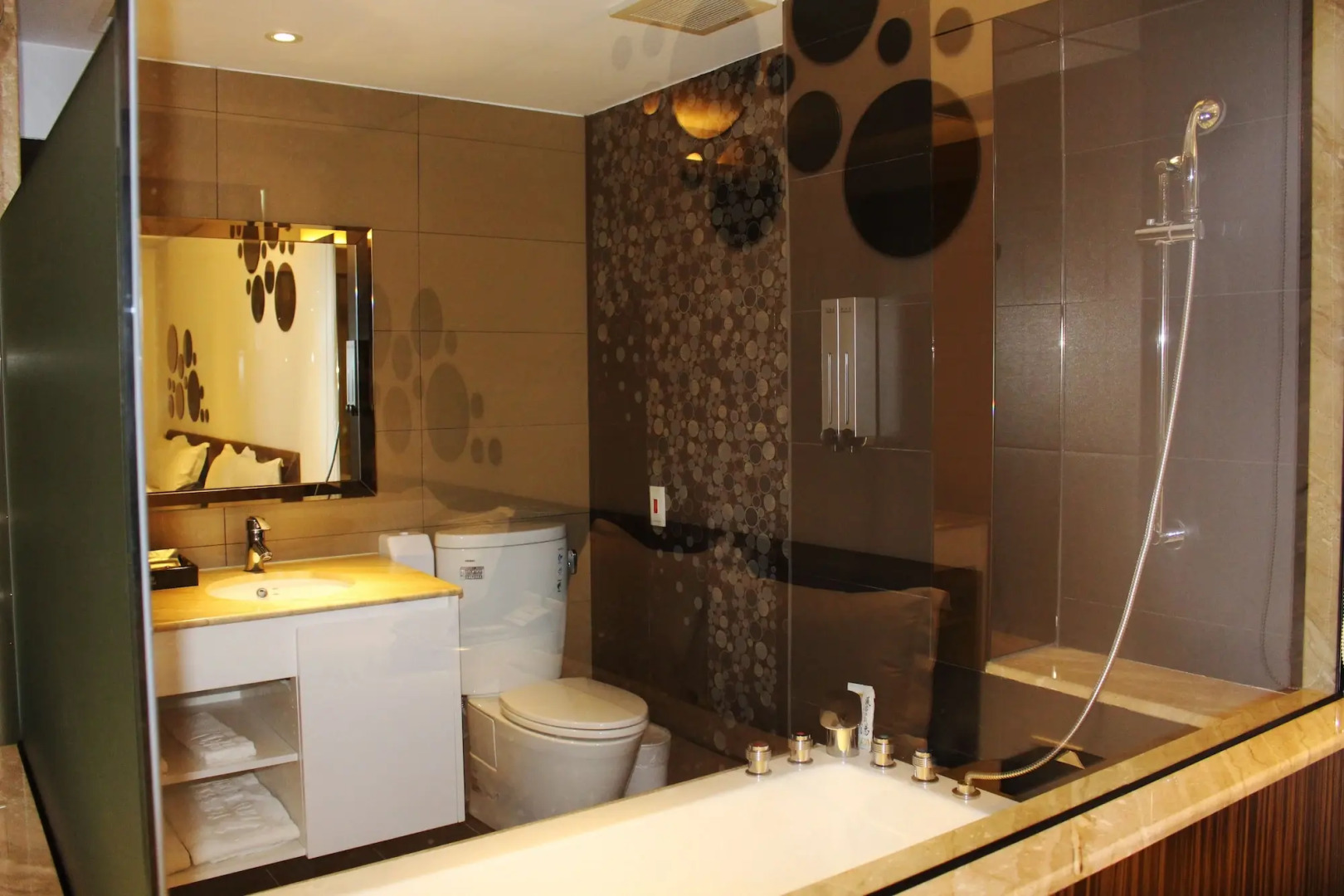 White House Beach Hotspring Resort